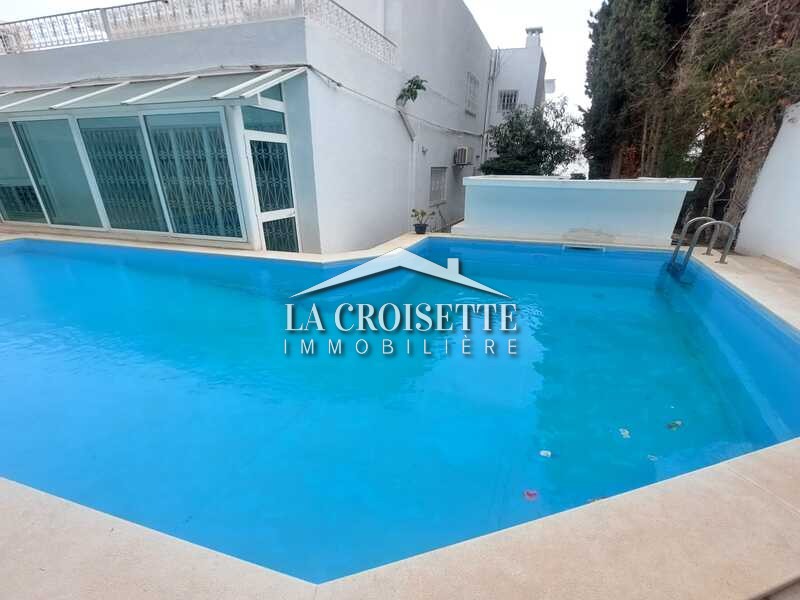  Villa S+7 avec piscine à Gammarth 